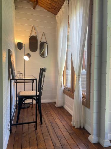 Wentworthville House | Jacaranda Cottage 5 min by Train or 7 min drive to Parramatta City