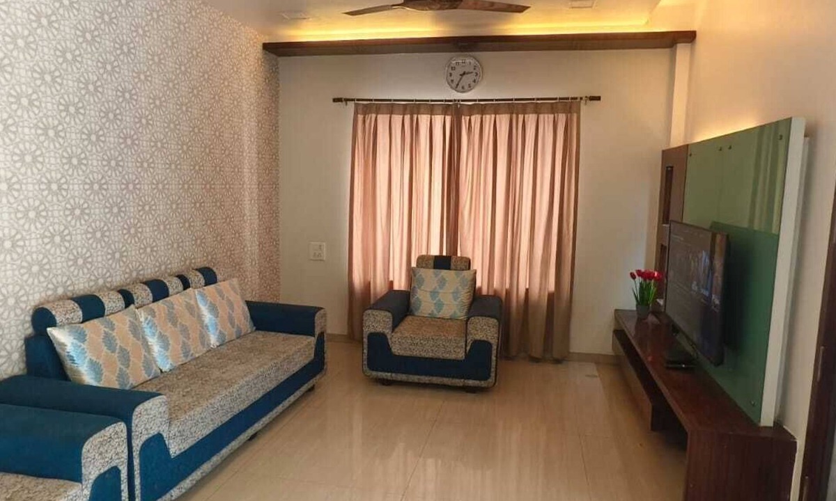 Nashik Villa | Jagshali Villa: Modern 2BHK with Karaoke & 50" TV