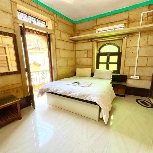 Amar Sagar Pol Hotel | Jaisalmer sunset Homestay