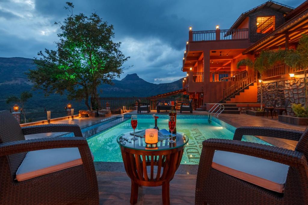 Paud Villa | Jalanta Stays - Jalanta 12BHK Lake view