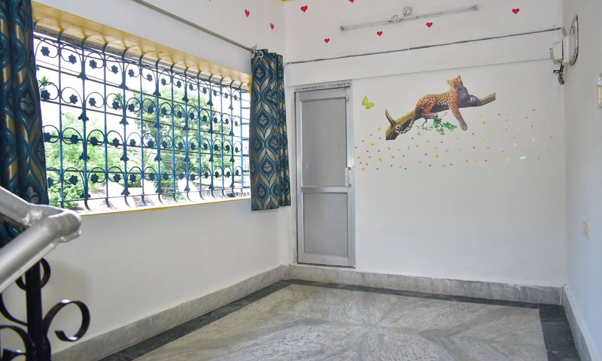 Madari Hat Hotel | Jaldapara Binaychapa Homestay