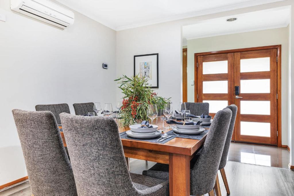 Echuca House | Jensen House - Echuca Holiday Homes