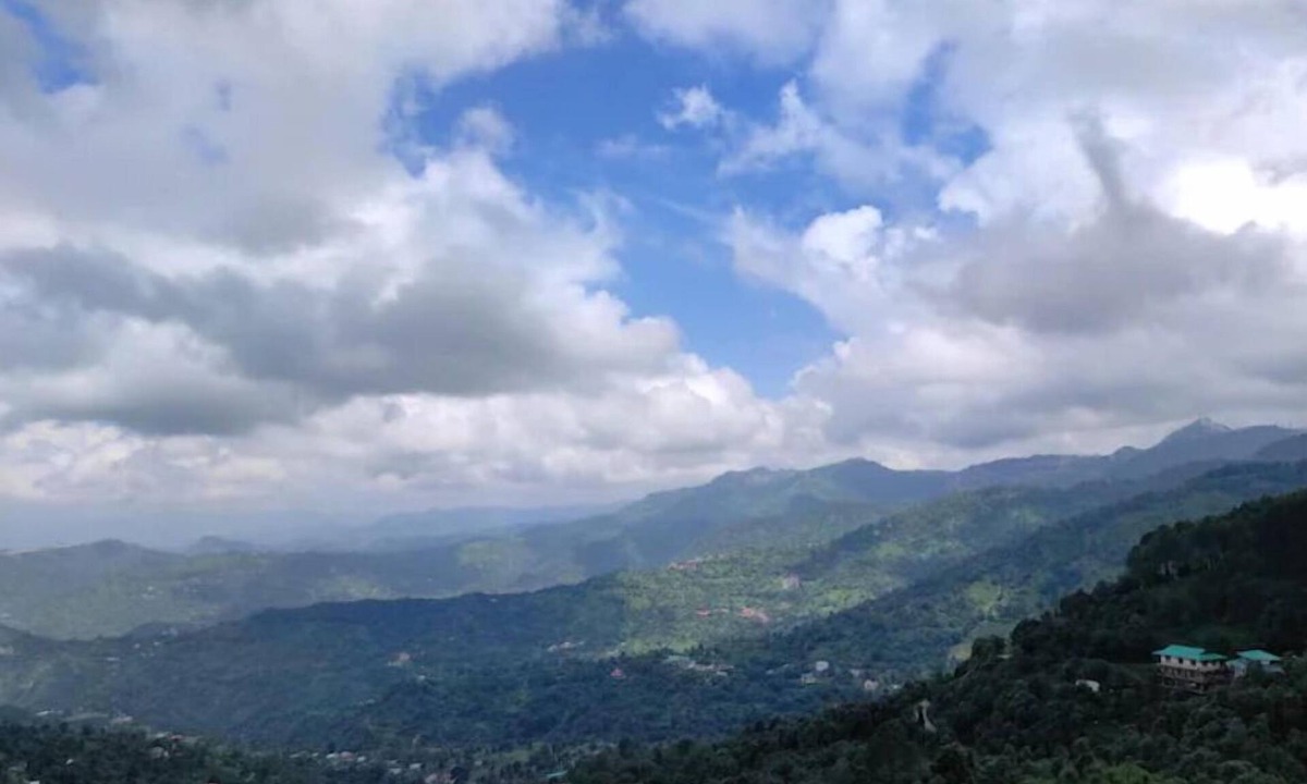 Shoghi Apartment | Jujurana-Spacious 2BHK:Valley Views, Balcony, Wifi