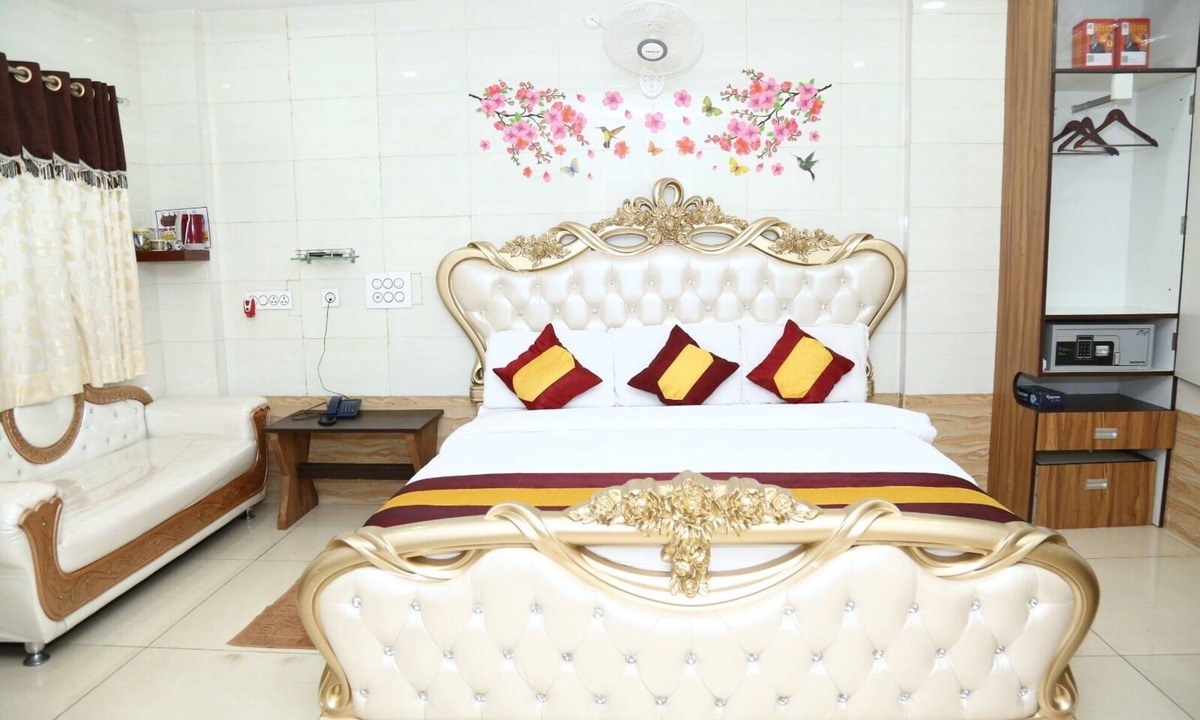 Gannavaram Hotel | K N Gupta Residency