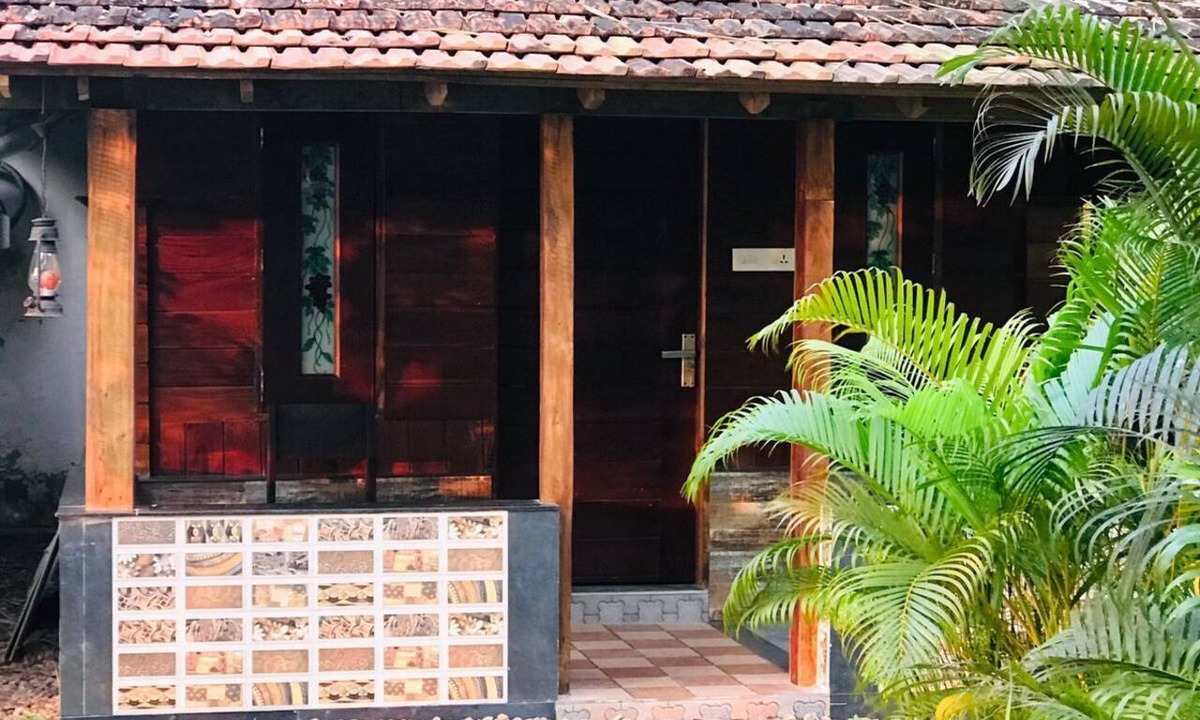 Thekkumbhagam Hotel | Karmaliz Casa Del Lake