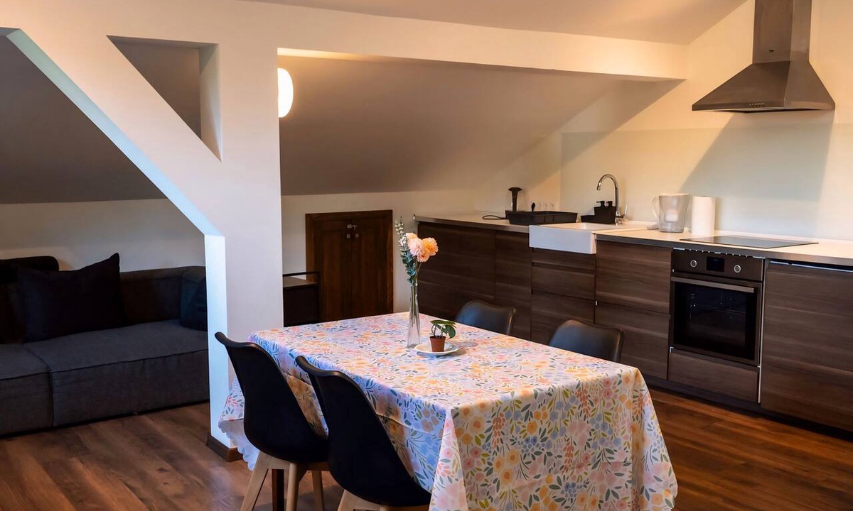 Center Bed & Breakfast | Kesletz House