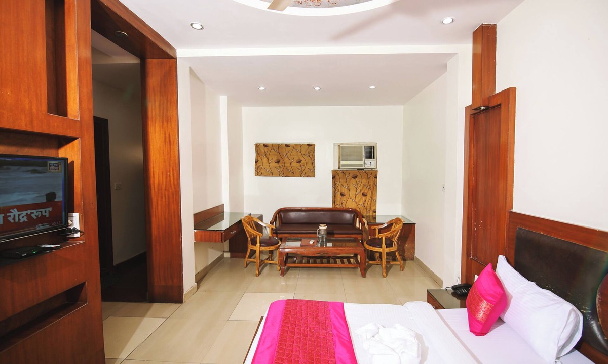 Saket Hotel | Khanna Residency