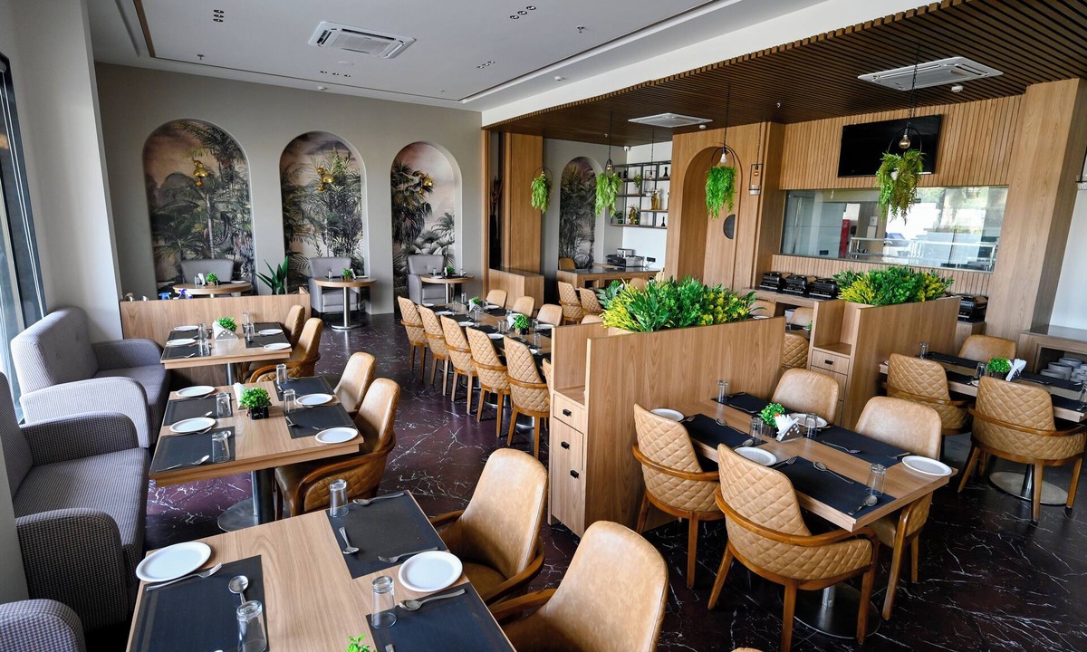 Jamnagar Hotel | Kings Kraft The Park Executive Hotel