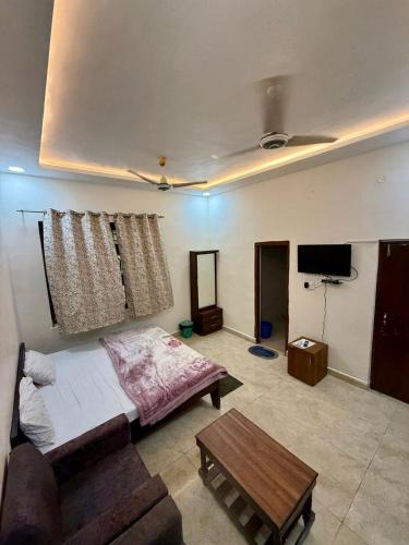 Gwalior House | KRISHNAM GUEST HOUSE