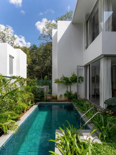 Siolim Villa | La Avila by The Blue Kite - 2 BHK Villas near Morjim Beach & Thalassa with Private Pool, Kitchen, Balcony & Security