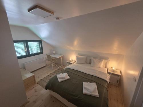 Cartisoara House | La casa morarului