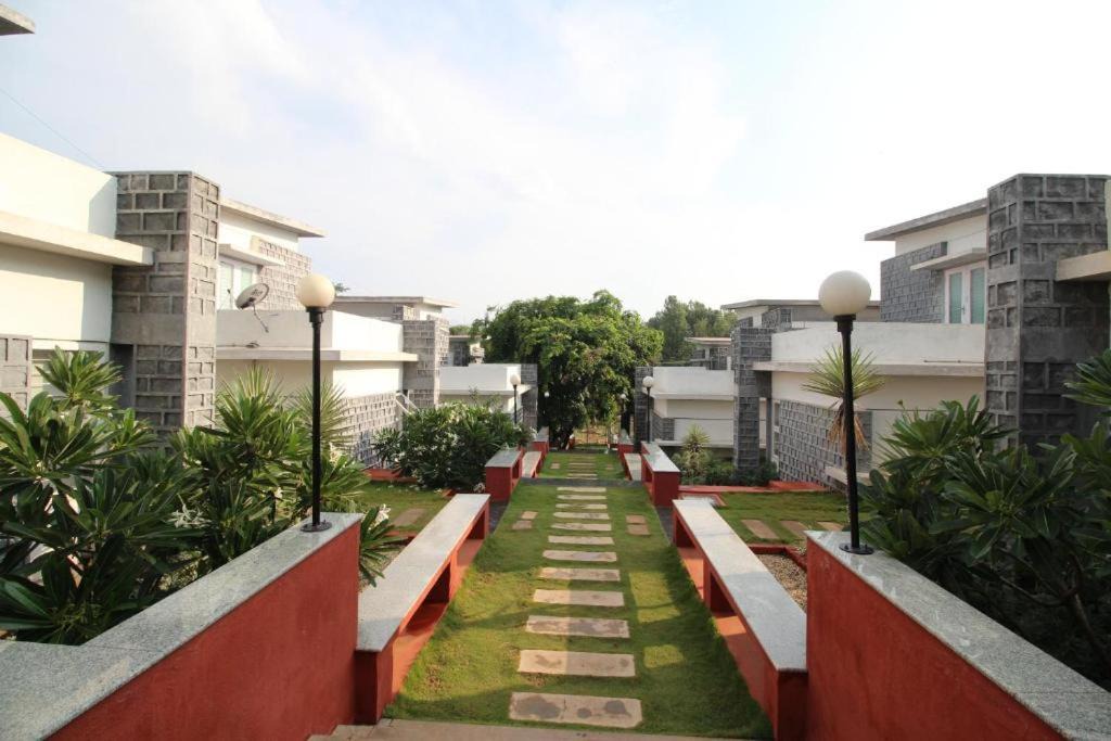 Yelagiri Resort | La Flora Cloud 9, Yelagiri
