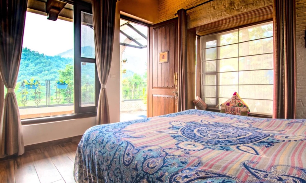 Bullawala Villa | LADYBIRD-BLUEDOOR-DEHRADUN · The Ladybird - A private luxury room at Bluedoor