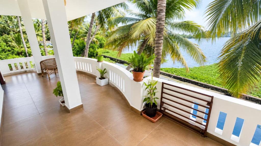 Kumbalangi House | Lake Flores Home Stay