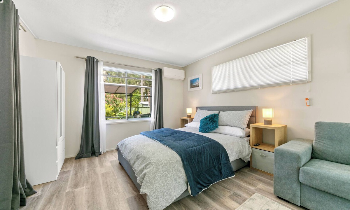 San Remo Apartment | Lake Front Studio Pet Friendly, near The Entrance, Nora Head and Soldiers Beach