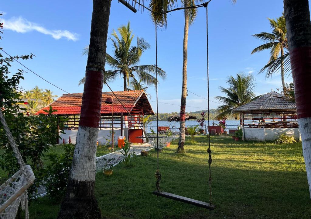 Chirayinkil House | Lake Homes