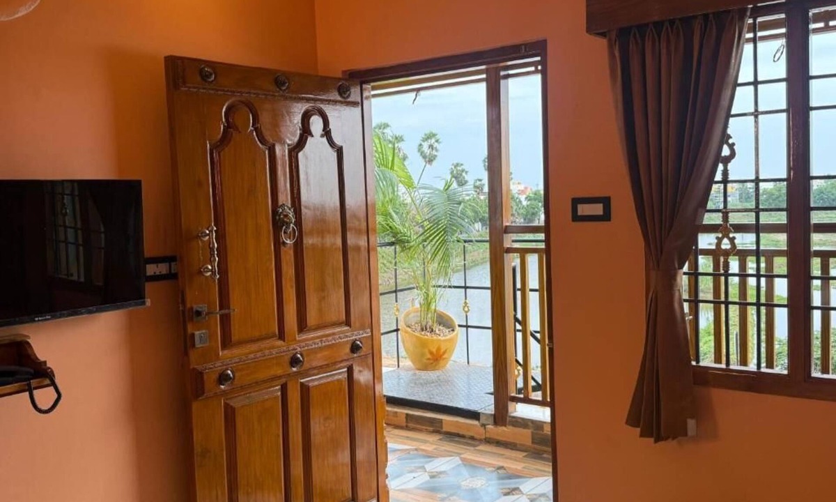 Mudaliarpet House | Lake View Residency