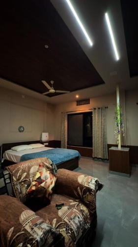 Lake Swaroop Sagar Bed & Breakfast | lake-view Retreat