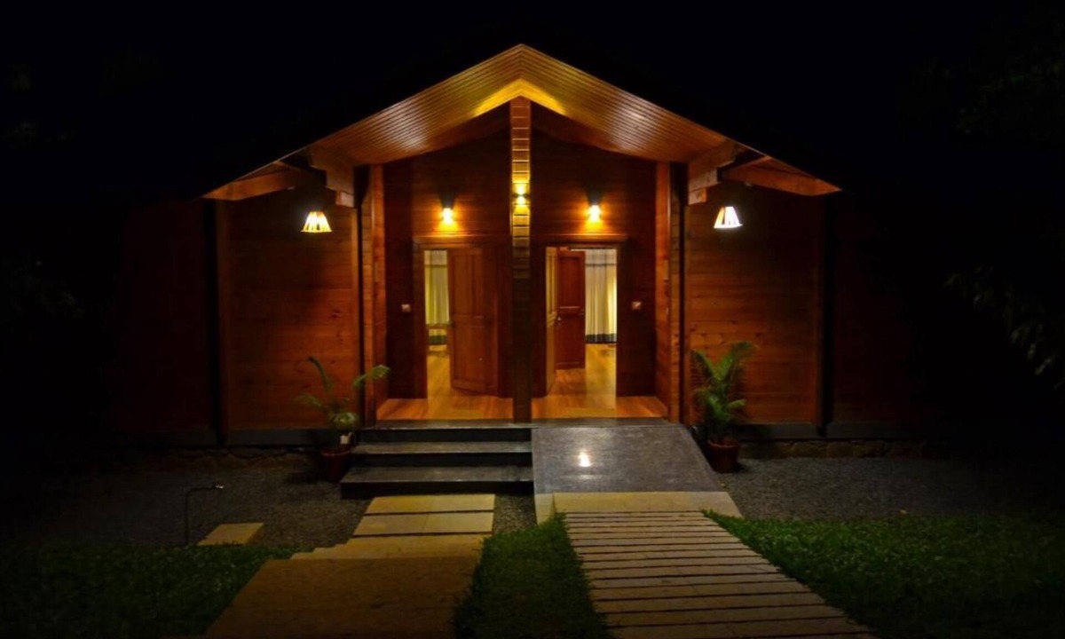 Vazhavatta House | LakeRose Wayanad Resort - Water Front Grandeur
