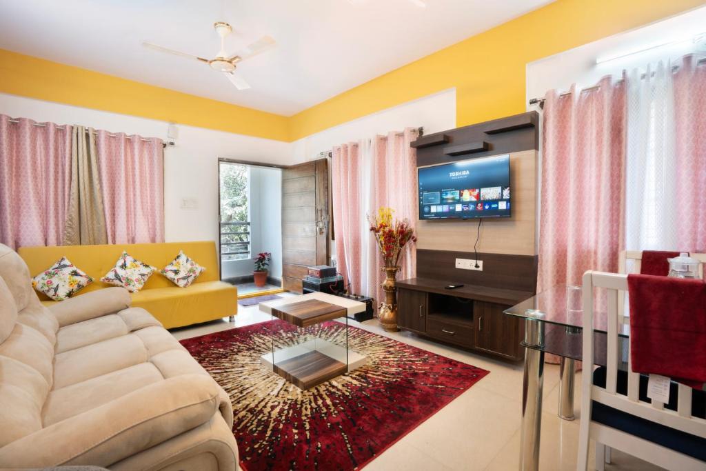 Koramangala Apartment | Lakeside Grand 101 with Lift WIFI AC