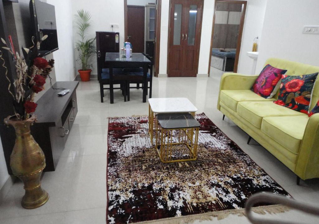 Koramangala Apartment | Lakeside Grand 302 with Wifi and lift, Non AC