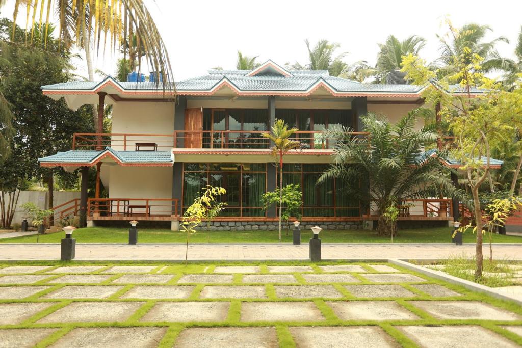 Poovar Hotel | Lara Lake View Resort