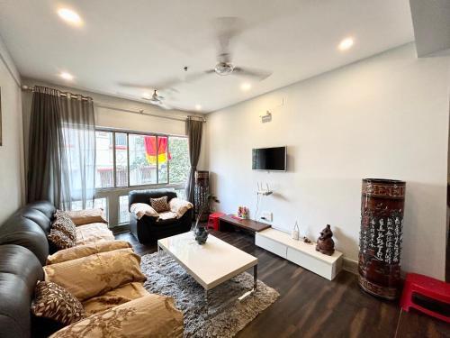 Ballygunge Apartment | Lavish 2BHK Apartment in Ballygunge Place with Daily Housekeeping