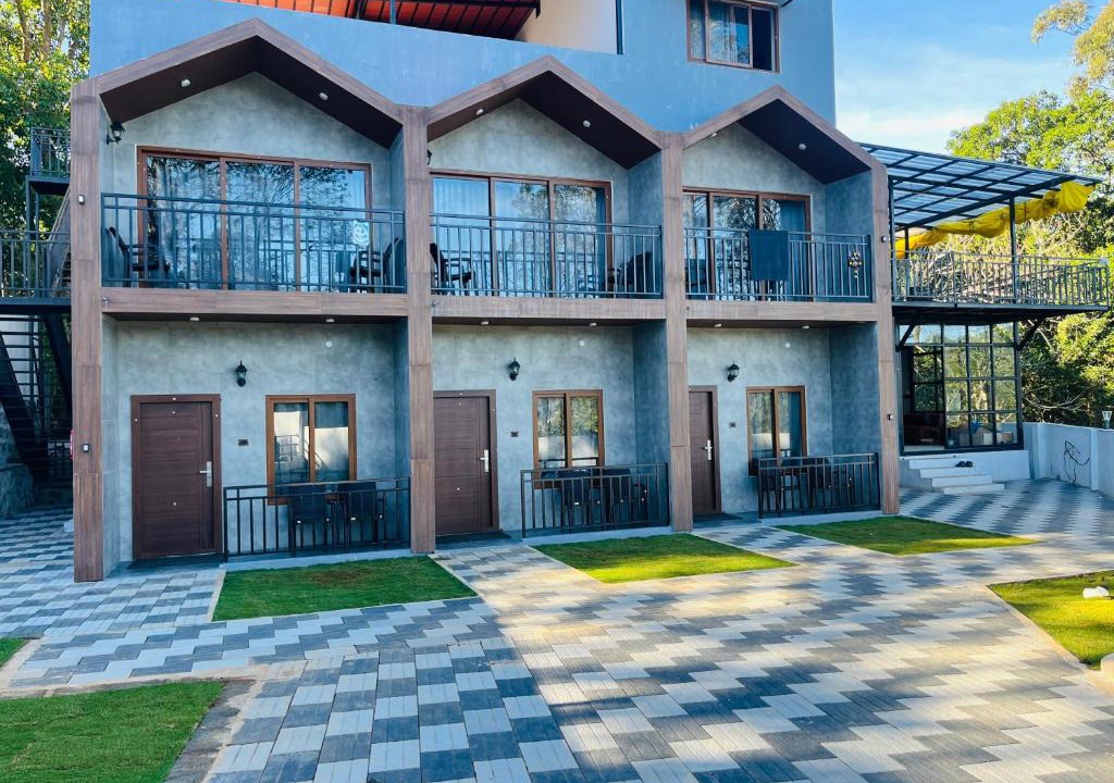 Yercaud Hotel | Leaves