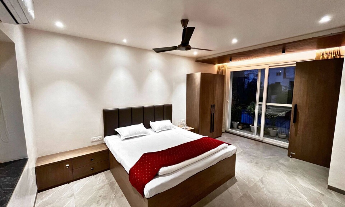 Sarnath Villa | Leela Villa Varanasi, 2BHK private villa with pool, lawn, bonfire and caretaker