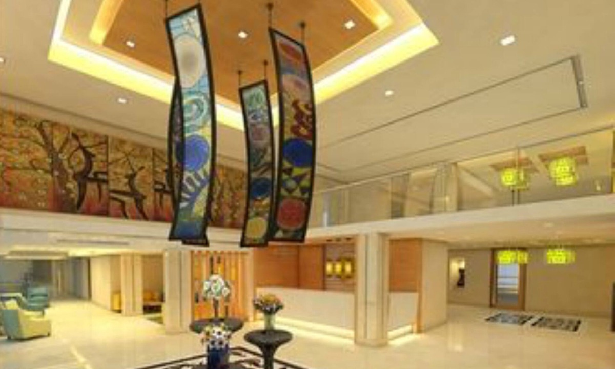 Manapakkam Hotel | Lemon Tree Hotel Shimona