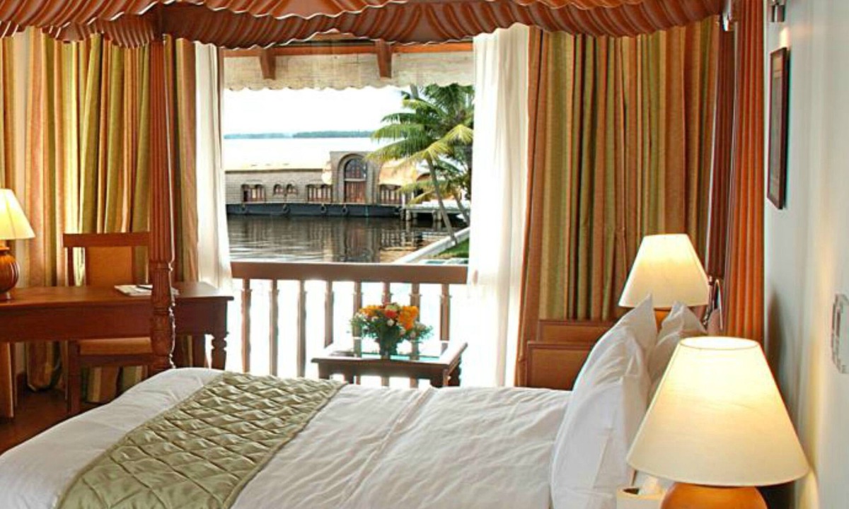 Muhamma Hotel | Lemon Tree Vembanad Lake Resort, Kerala