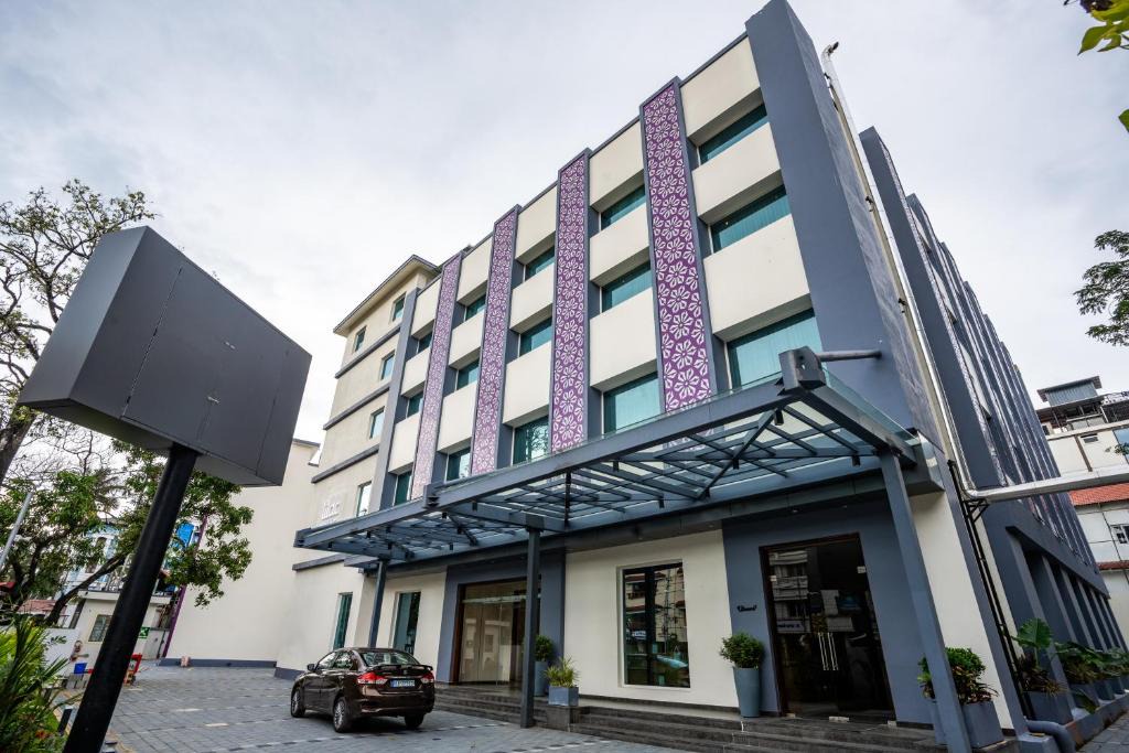 East Nada Hotel | Lilac Hotel Guruvayur