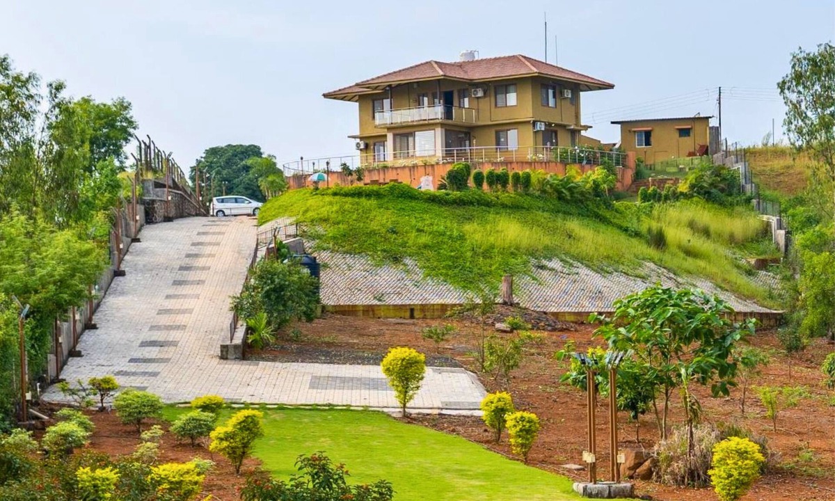 Khodala Villa | Lily Villa, Igatpuri by Ebony Stays | Cosy 6 BHK with Mountain Views