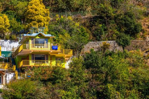 Mussoorie Hotel | LiveAway Mussoorie, Kempty by PACK