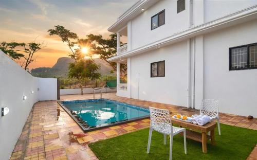 Malavli Hotel | ll EMPYREAN STAY ll WHITE PANTHER VILLA ll 3BHK ll ll PRIVATE POOL ll AC ll FREE WIFI ll