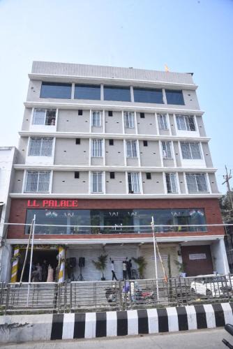 Hinganghat Hotel | LL Palace