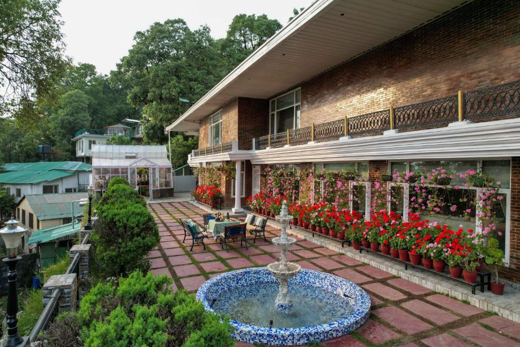 The Mall Road Villa | Lohonostays Soni Estate
