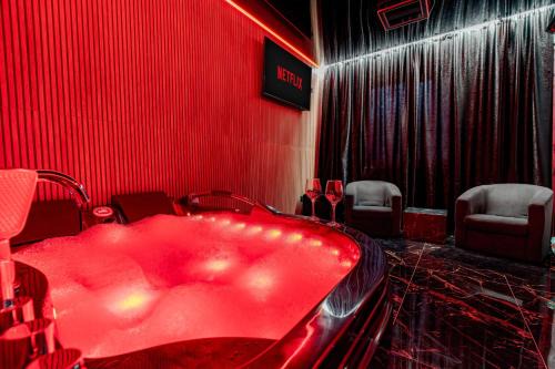 Militari Apartment | Love & Jacuzzi
