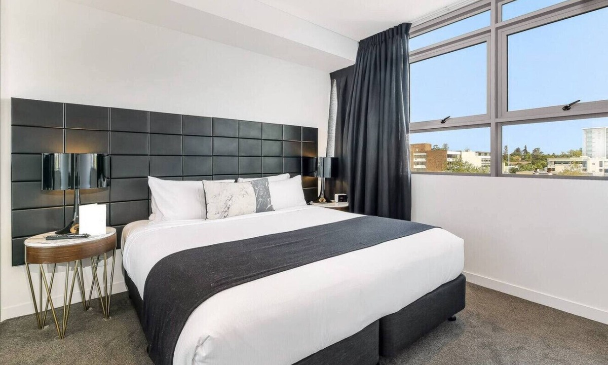 Chatswood CBD Apartment | lovely 2 beds service apt in heart of chatswood