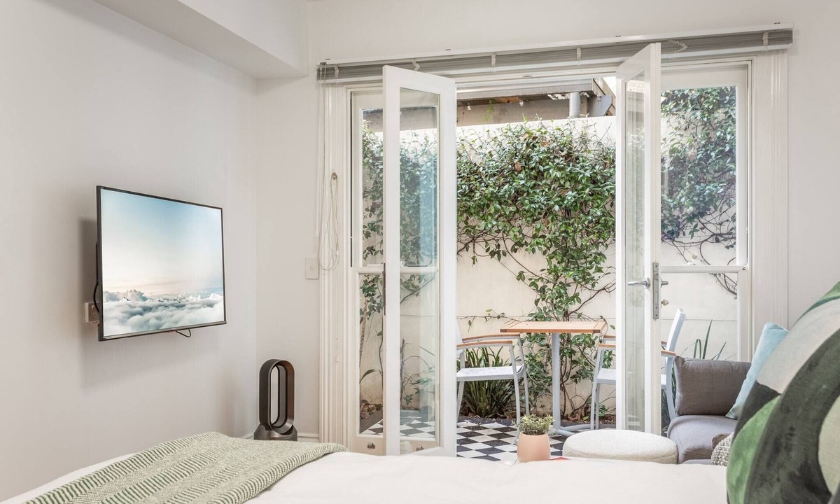 Lewisham Apartment | Lovely Studio with Patio