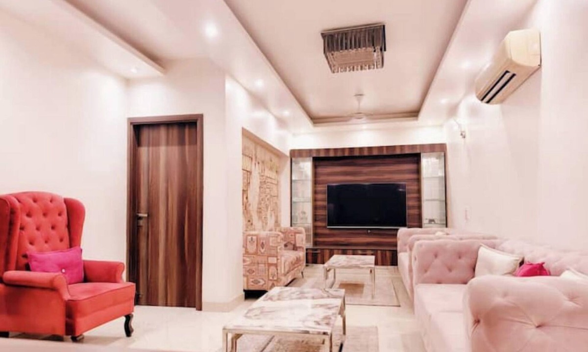 Nehru Place Apartment | Luxurious 3BHK Apartment in GK 1 M Block Market by HostMyStaynn