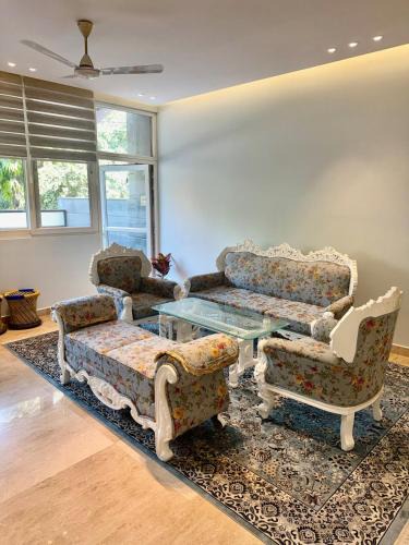 Chittaranjan Apartment | Luxurious 4-Bedroom House in the Heart of CR Park