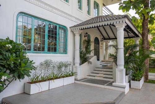 Parra Villa | Luxurious 4bhk villa with Pvt pool and courtyard