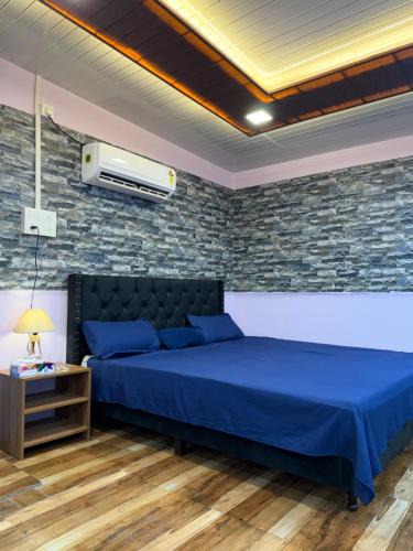 Ponda Apartment | Luxurious big Room with jacuzi