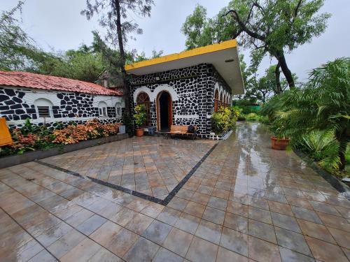 Lonavala Villa | Luxurious Vintage Villa