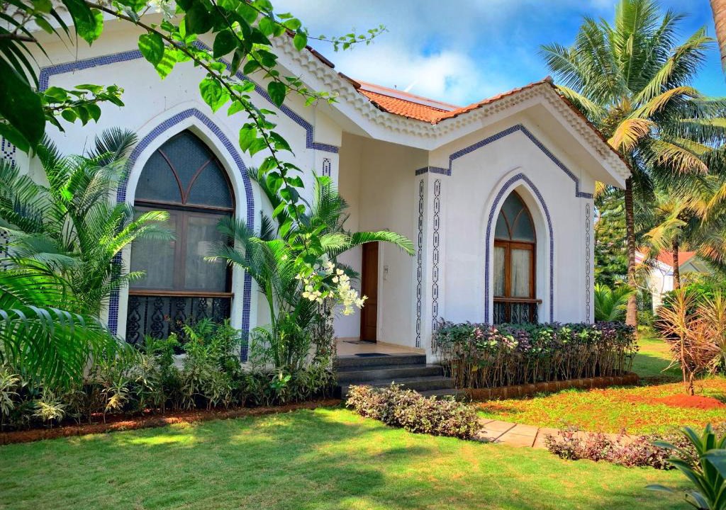 Arpora Villa | Luxury 2 BHK Villa with Swimming Pool, Garden & Lake View