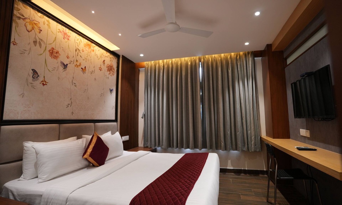 Vijayawada Hotel | Luxury Suite Room— 5 min from the Ce!