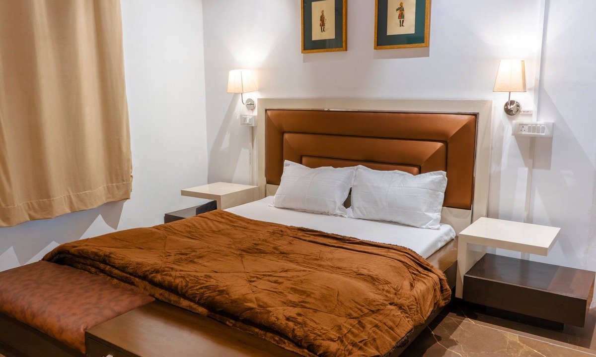 Library Road Villa | Luxury Villa 1km from Mall Road (Hampton Villa)