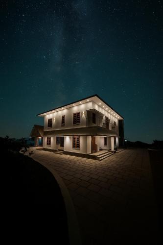 Devikolam Villa | Luxury Villa Ps5 Home-Theater Hookah 30km 2 Munnar