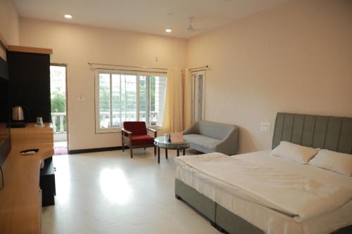 Bhopal Hotel | Maalgudi Fort Hotel